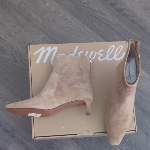 Madewell Tan Ankle Suede Boots Sleek Design - Picture 6 of 13